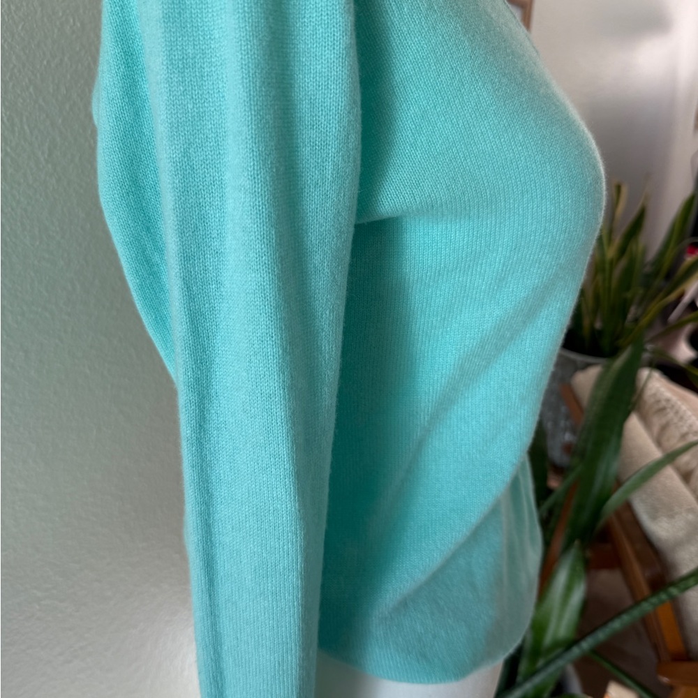 100% Cashmere V-Neck Sweater - light blue - Picture 6 of 8